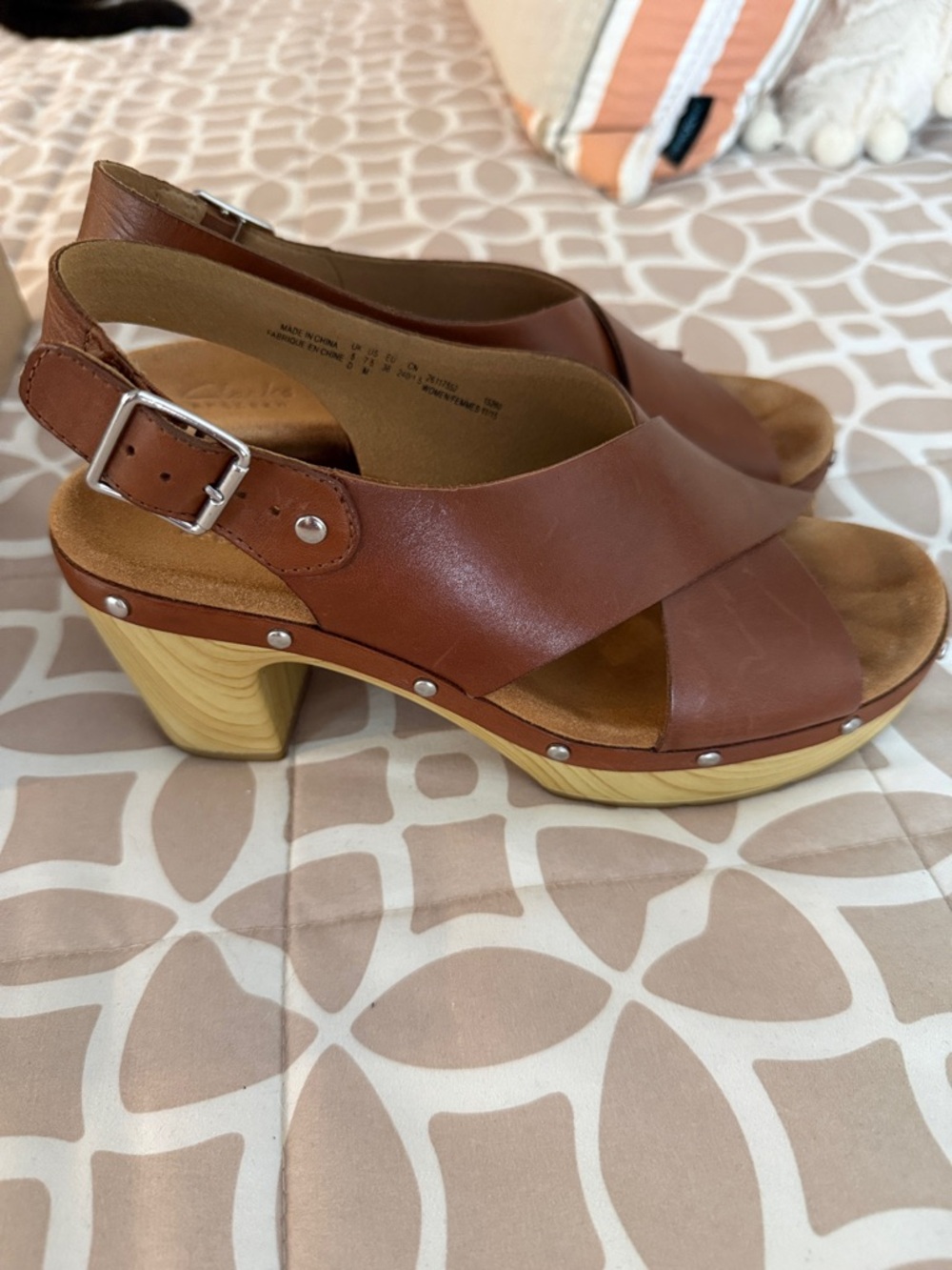 Clarks- Leather Crossover Slingback Sandal in Brown